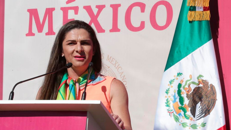 CONADE devuelve y paga las becas a equipo de natación artística 