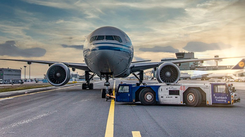 Migran al extranjero pilotos mexicanos, por quiebras de aerolíneas: SICT 