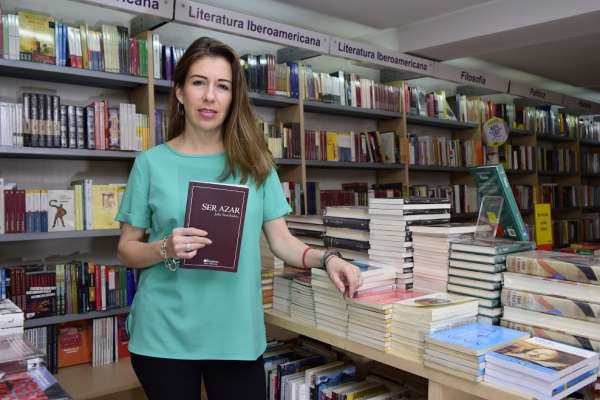 Poesía contemporánea, preocupaciones eternas: el poemario “Ser azar”, de Julia Santibáñez llega a la 29 FUL‏ 