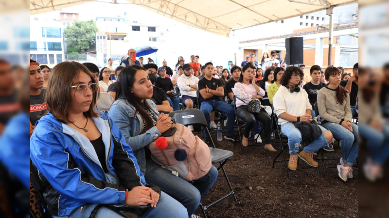 Apoya gobierno de Toño Ixtláhuac con descuentos en transporte a 300 estudiantes foráneos  