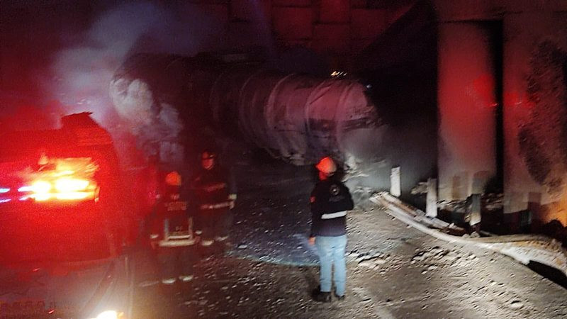 Explota pipa de combustible en Puebla; hay una persona muerta 