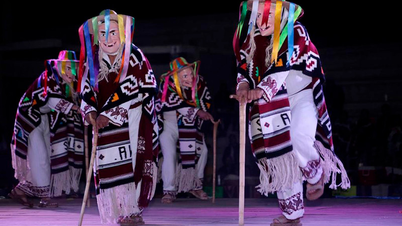 Inaugura Nacho Campos el Primer Festival de Danzas Tradicionales y Bailes Mestizos en Uruapan