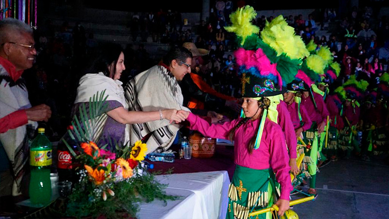 Inaugura Nacho Campos el Primer Festival de Danzas Tradicionales y Bailes Mestizos en Uruapan