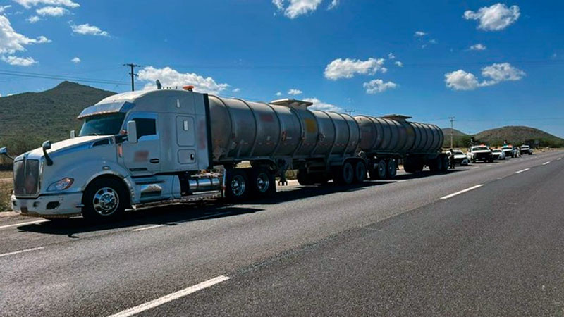 Aseguran camión con 68 mil 500 litros de hidrocarburo de procedencia ilícita, en San Luis Potosí 