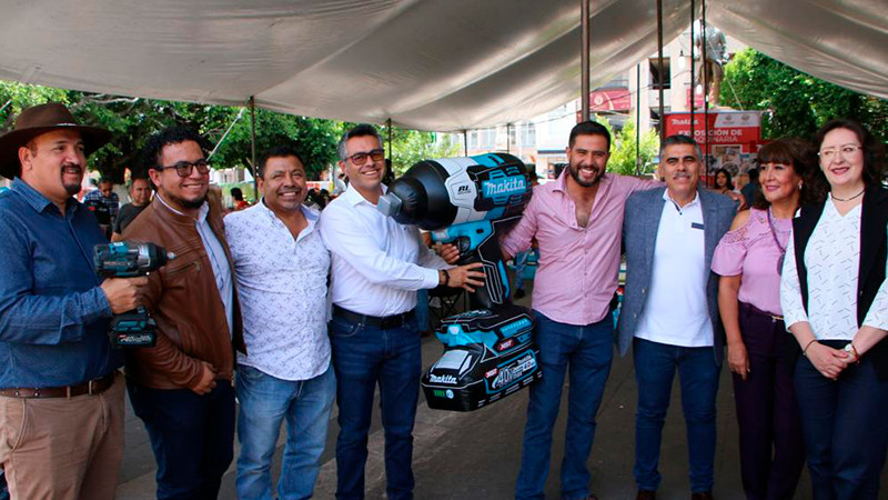 José Trinidad Lara López, inauguró la primera Exposición de Maquinaria y Utilería en Ciudad Hidalgo 