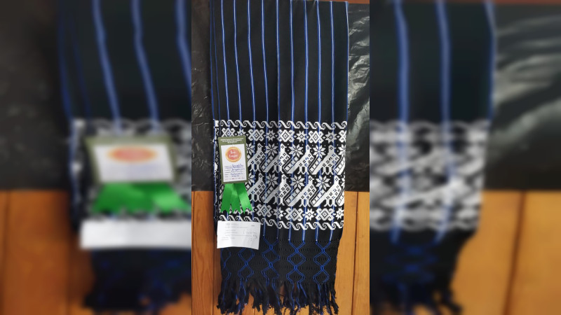 Galardonan a 31 artesanas textileras de Angahuan
