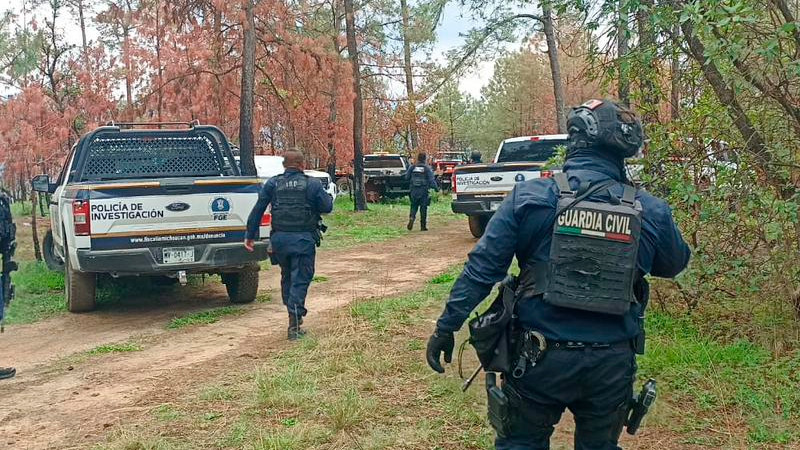 Tras bloqueos en Zinapécuaro, detienen a dos, aseguran 10 vehículos y hallan 4 cuerpos