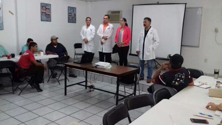 Directores, jefes de enfermería y personal pasante de la JS07 reciben capacitación sobre salud mental, adicciones, rabia y certificados de defunción 