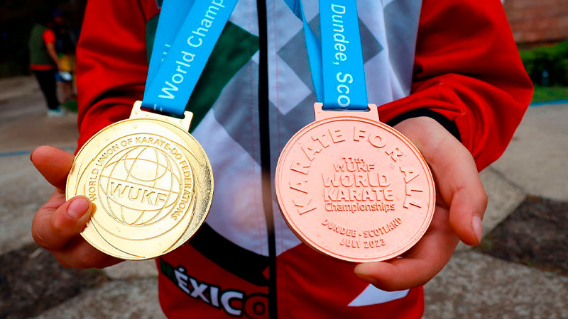 Reconoce IMCUFIDE a delegación moreliana de Karate por sus medallas en Escocia
