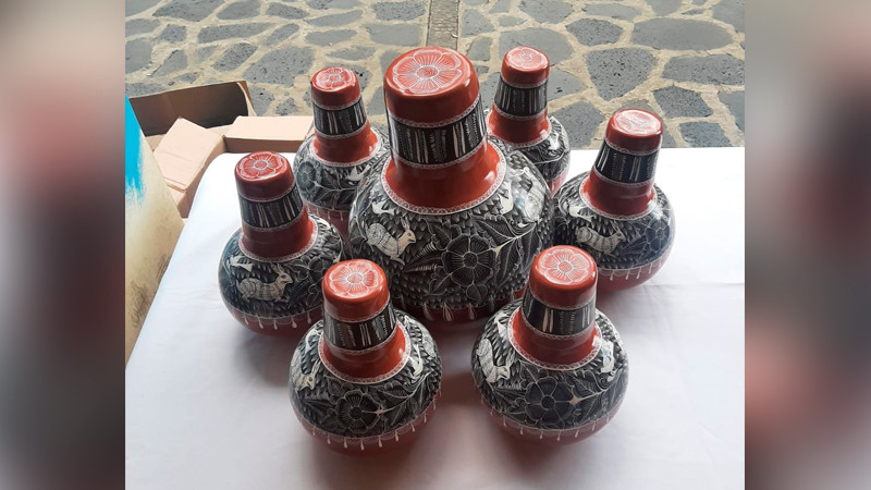 Premian a las mejores artesanías de alfarería y textil de Chilchota