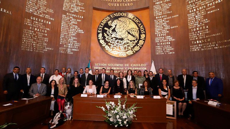 Alcalde de Querétaro entrega preseas por el 492 aniversario de la ciudad 
