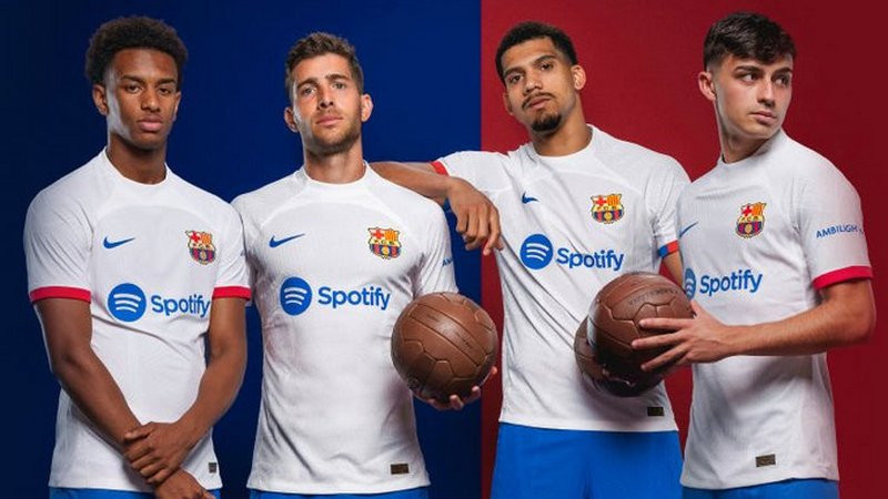 Barcelona presenta su segundo uniforme para la temporada 2023; sorprenden con color blanco 