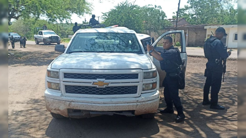 En cuatro municipios de Michoacán, la Guardia Civil recupera tres vehículos con reporte de robo y una plataforma abandonada