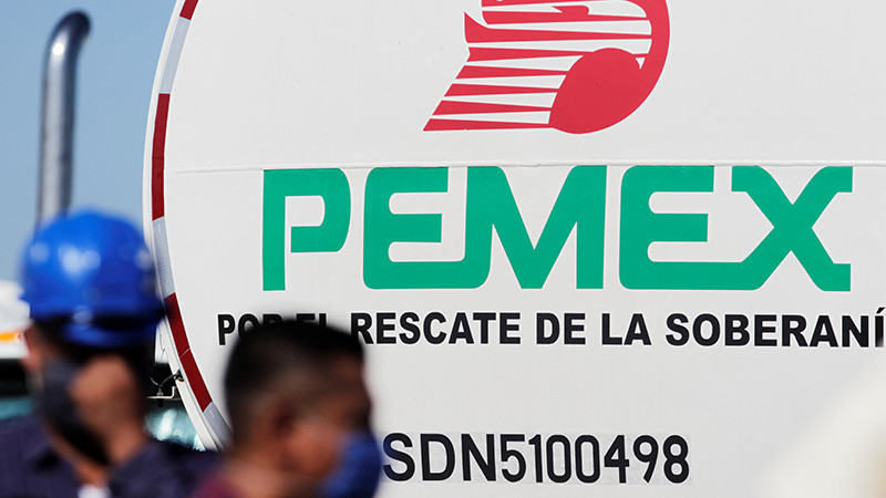 Pemex podría amenazar las finanzas públicas de México y afectar la calificación crediticia del país, advierten expertos 