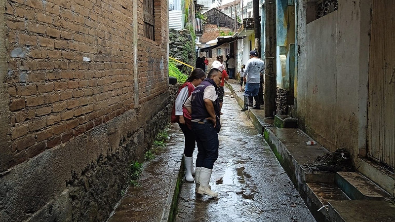 Activa Salud Michoacán brigadas de emergencia por lluvias en Uruapan