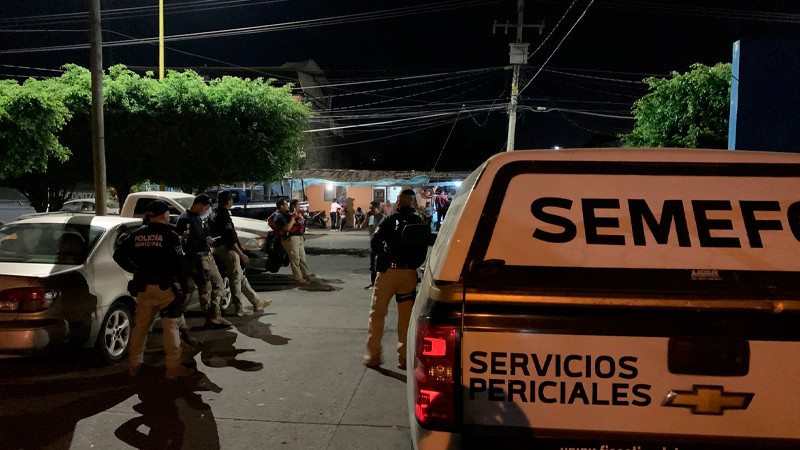 Localizan cadáver encobijado dentro de cajuela de automóvil, en Cd. Hidalgo, Michoacán 