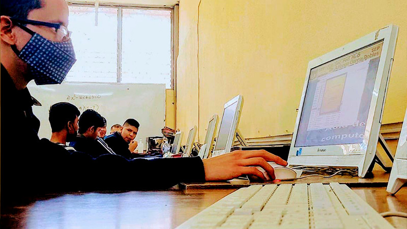 Compromiso con los marginados; suman 2 mil 300 escuelas con internet: SEE Michoacán 