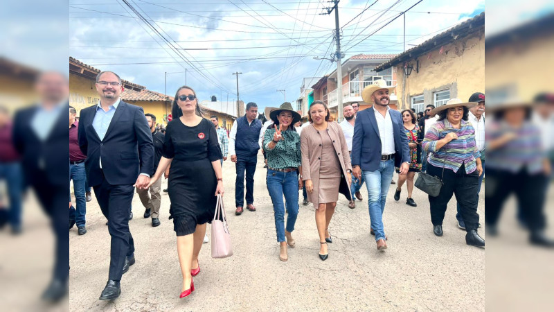 Inicia Feria de la Pera de Ucareo