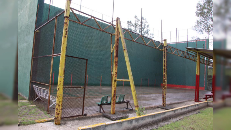 Arrancaron los trabajos de rehabilitación de las dos canchas de frontón en la Unidad Deportiva Miguel Hidalgo