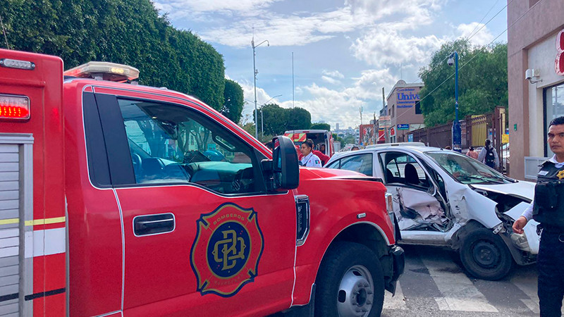 Se registra fuerte choque en avenida Zaragoza en Querétaro  