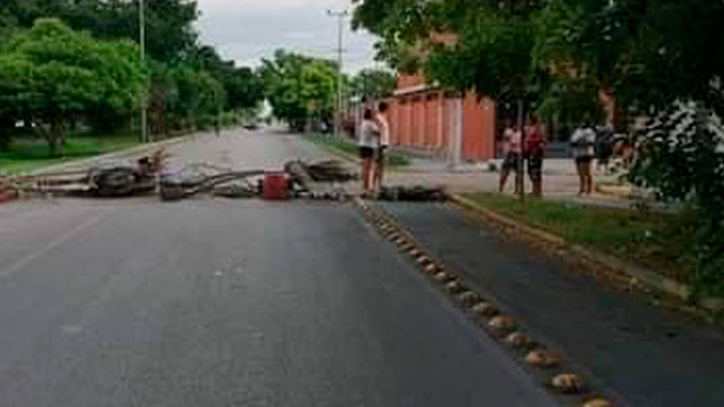 Protestas y cierres de calles en Mérida, por fallas en servicio eléctrico 