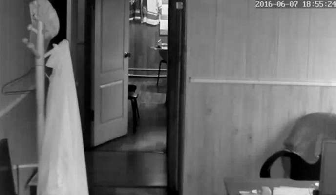  'Backdoored', la exposición más polémica, al exhibir personas espiadas por webcam 