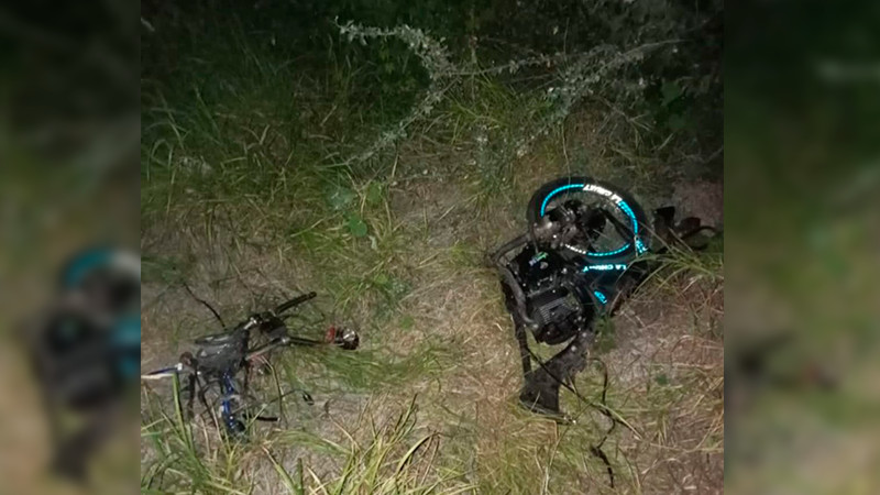 Joven muere al accidentarse en su motocicleta en la carretera Apatzingán-Cuatro Caminos  
