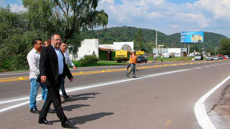 Telléz Marín supervisa trabajos de balizamiento en entronque de la carretera federal 15 en Ciudad Hidalgo