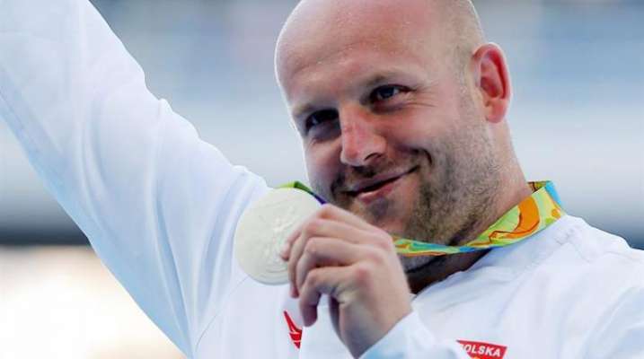 Piotr Malachowski puso a la venta su medalla de plata, conoce la causa  