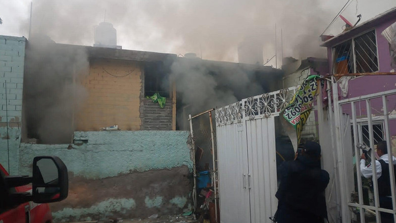 Explota vivienda en Neza, Edomex por presunta acumulación de gas; hay tres personas heridas 
