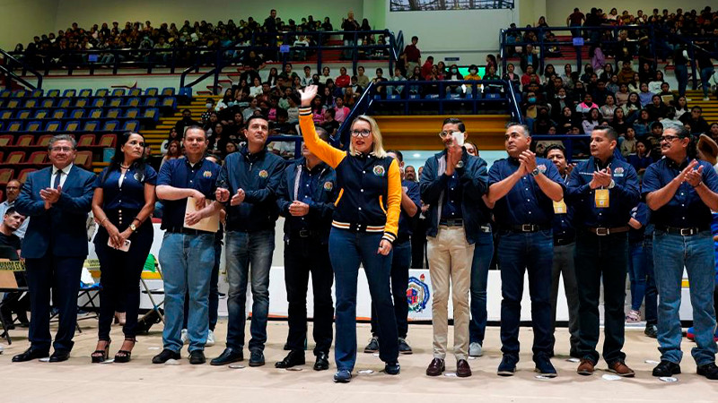La Universidad Michoacana transformará la vida de ustedes y de sus familias: Rectora