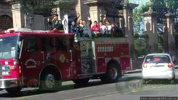 Realizan desfile por el Día del Bombero - Foto 2 