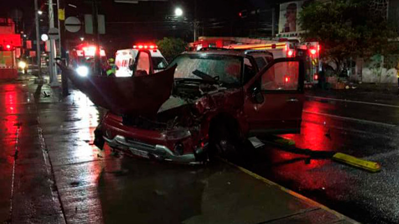 Choque entre camión y camioneta en Celaya, Guanajuato, deja dos personas heridas 