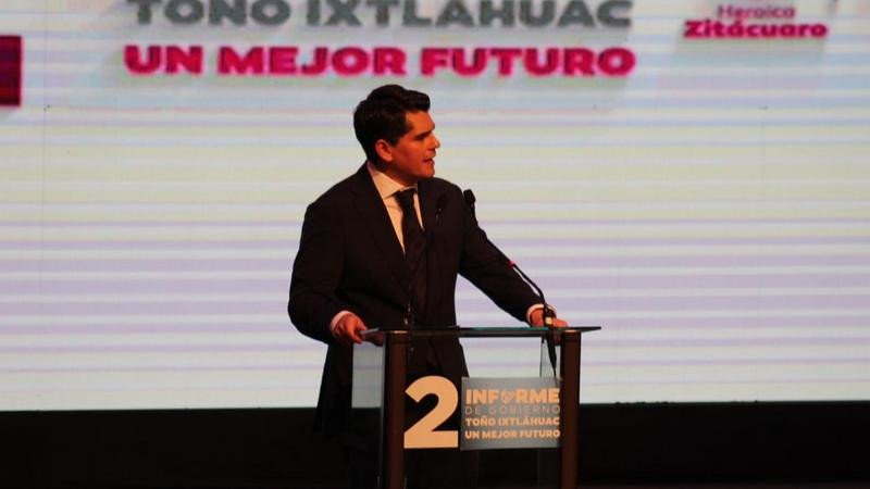 Antonio Ixtláhuac, presidente municipal de Zitácuaro, rinde su informe de gobierno