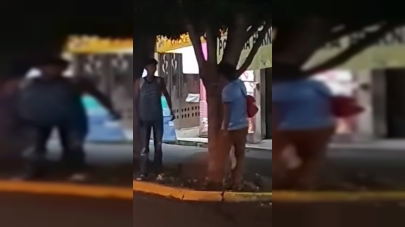 Graban a sujeto ahorcando a perro en plena calle en Tarímbaro: Todos lo vieron, nadie hizo nada 