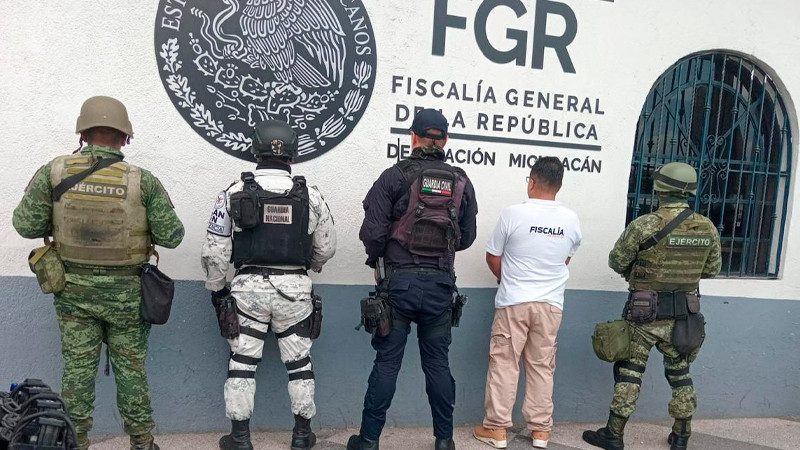 Elementos de SSP, Sedena y GN aseguran 130 dosis de droga, en la Zitácuaro-Morelia