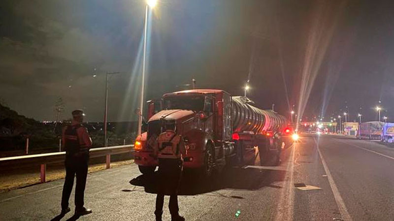 Detienen a conductor de camión que transportaba 63 mil litros de combustible, en San Luis Potosí 
