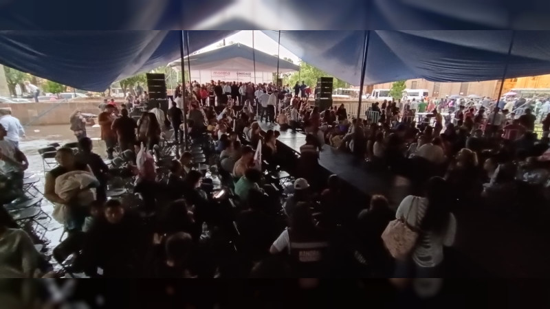 Abandonan militantes de Morena Plaza Morelos por la lluvia, y no esperan a Adán Augusto  