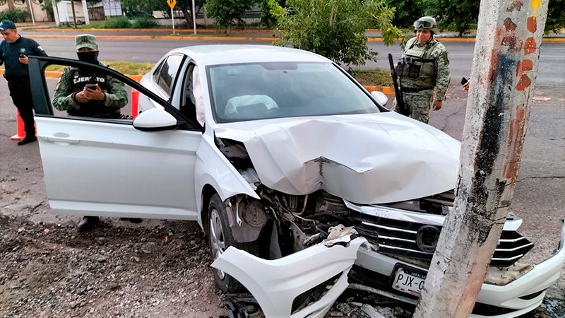 En Apatzingán, Michoacán abandonan auto chocado