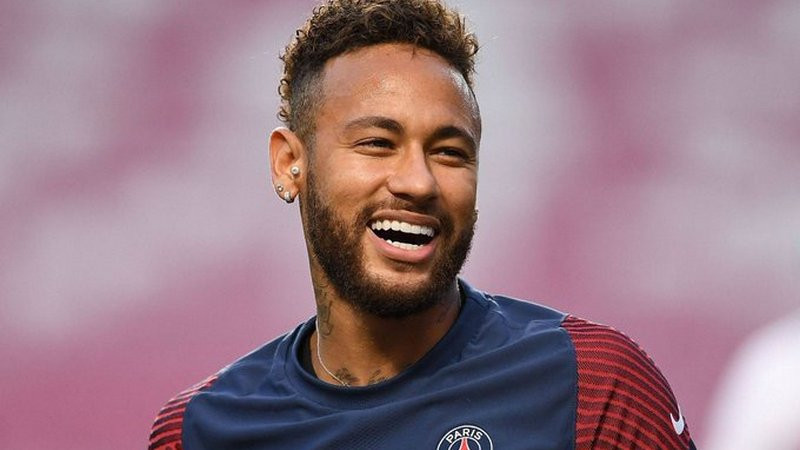 Neymar comunica al PSG su deseo de salir del equipo este verano; Barcelona sería opción 