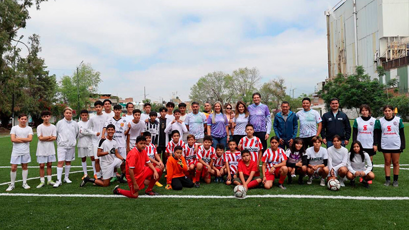 Inaugura Alfonso Martínez, tres nuevas canchas de fútbol