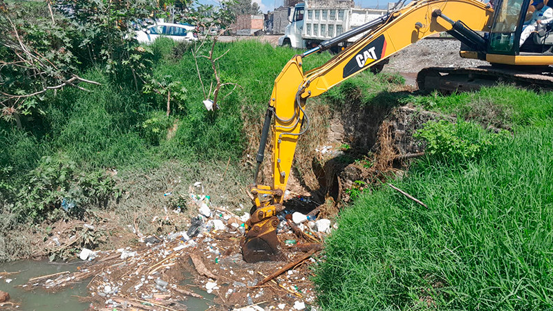 Ayuntamiento de Morelia realiza limpieza y desazolve en el dren Arroyo de Tierras 