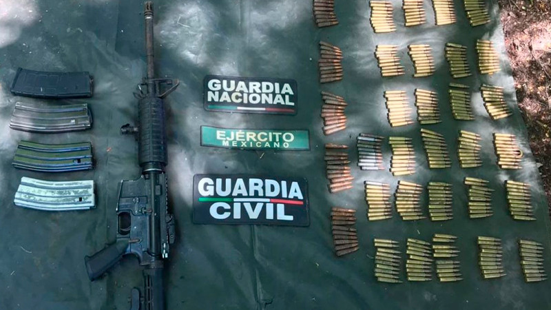 En Apatzingán, aseguran arma de fuego y más de 300 municiones
