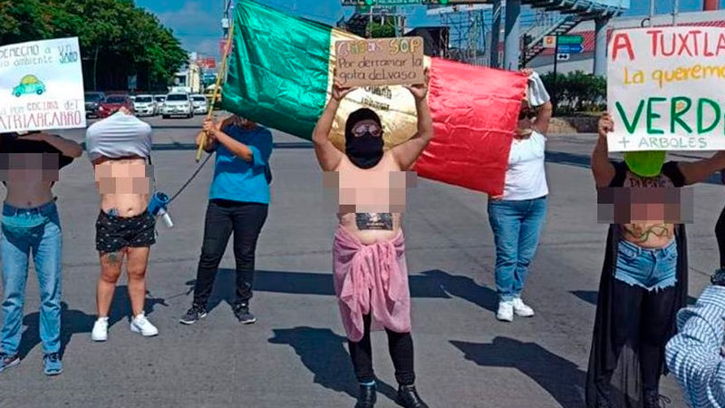 Madres se manifiestan con el pecho descubierto, en contra de construcción del circuito interior en Tuxtla Gutiérrez  