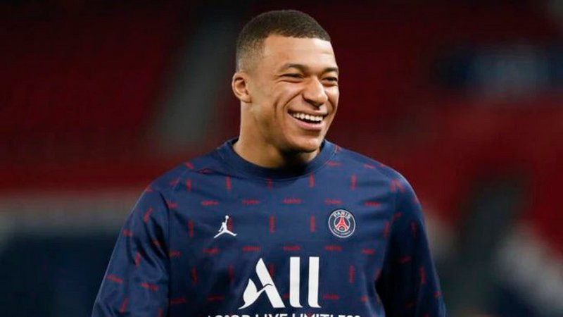PSG retira imágenes de Kylian Mbappé de su estadio; su playera ya no aparece en venta 