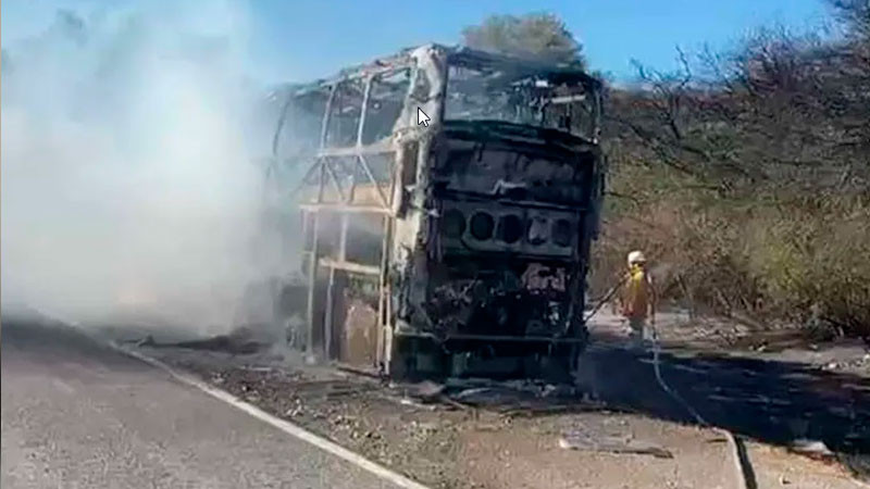 Se incendia autobús de pasajeros sobre carretera Mante-Victoria, en Tamaulipas 