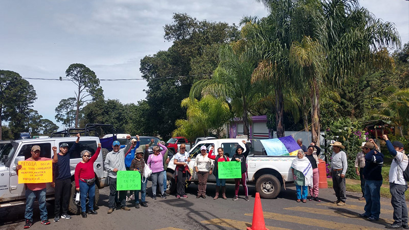Comunidades indígenas toman 7 carreteras en Michoacán; piden servicios básicos