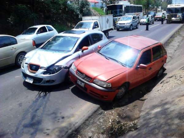 Ocho lesionados tras choque entre vehículos en la ciudad de Morelia - Foto 0 