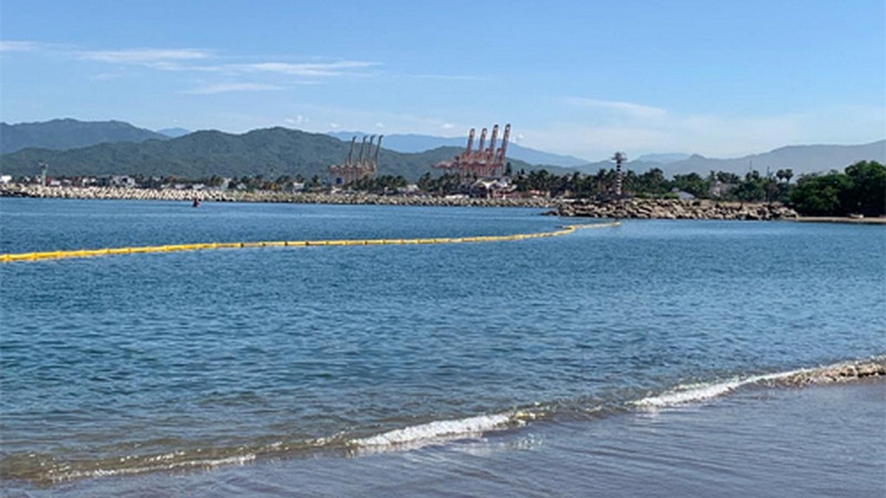 Gobernadora de Colima confirma derrame de diesel en playas de Manzanillo 