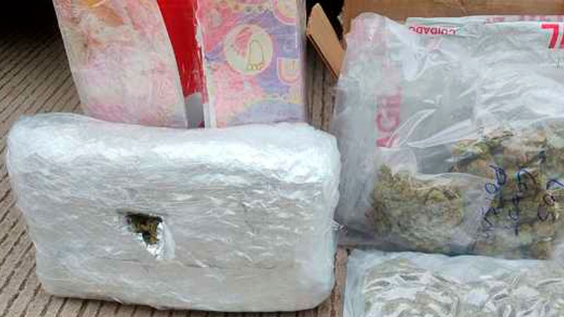 Aseguran paquetes con droga, oculta en caja envuelta para regalo, en Sinaloa 
